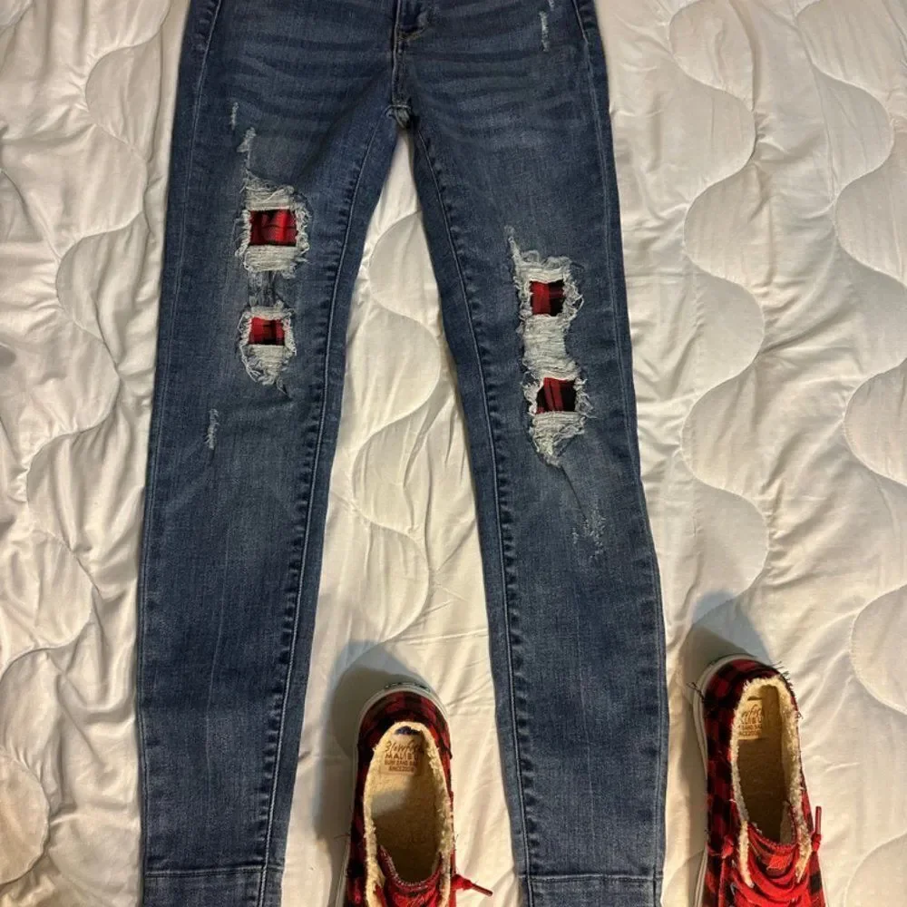 Judy Blue Jeans Size 2 Inseam 28 inches Skinny with 8.5 Blowfish Shoes